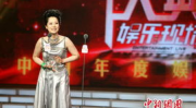 娱乐吃瓜女艺人加戏,吃瓜女艺人华丽加戏，揭秘幕后故事