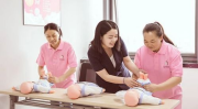 育婴师是干什么的,婴幼儿成长路上的贴心守护者